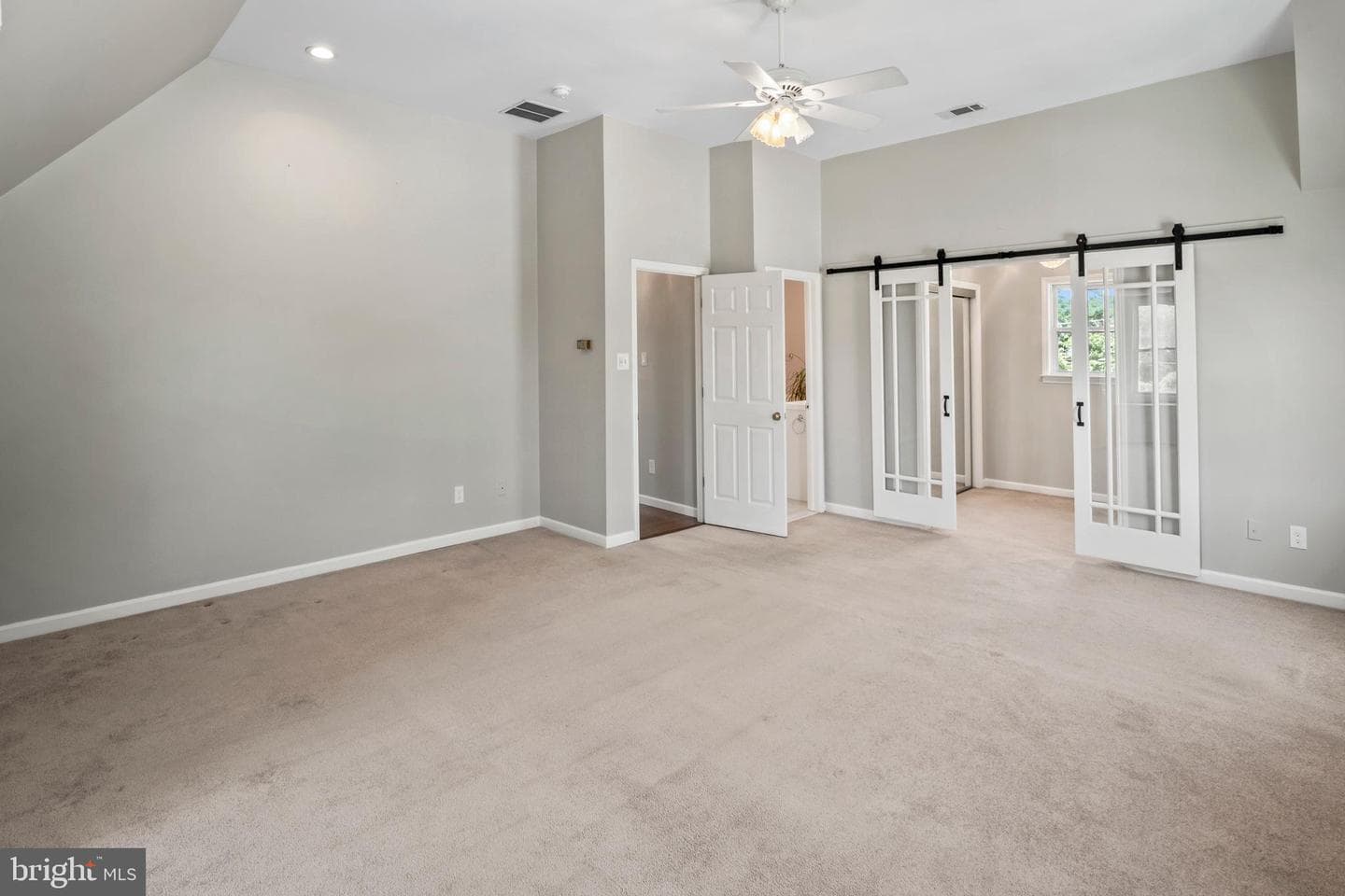 51 E Ann Road photo 33