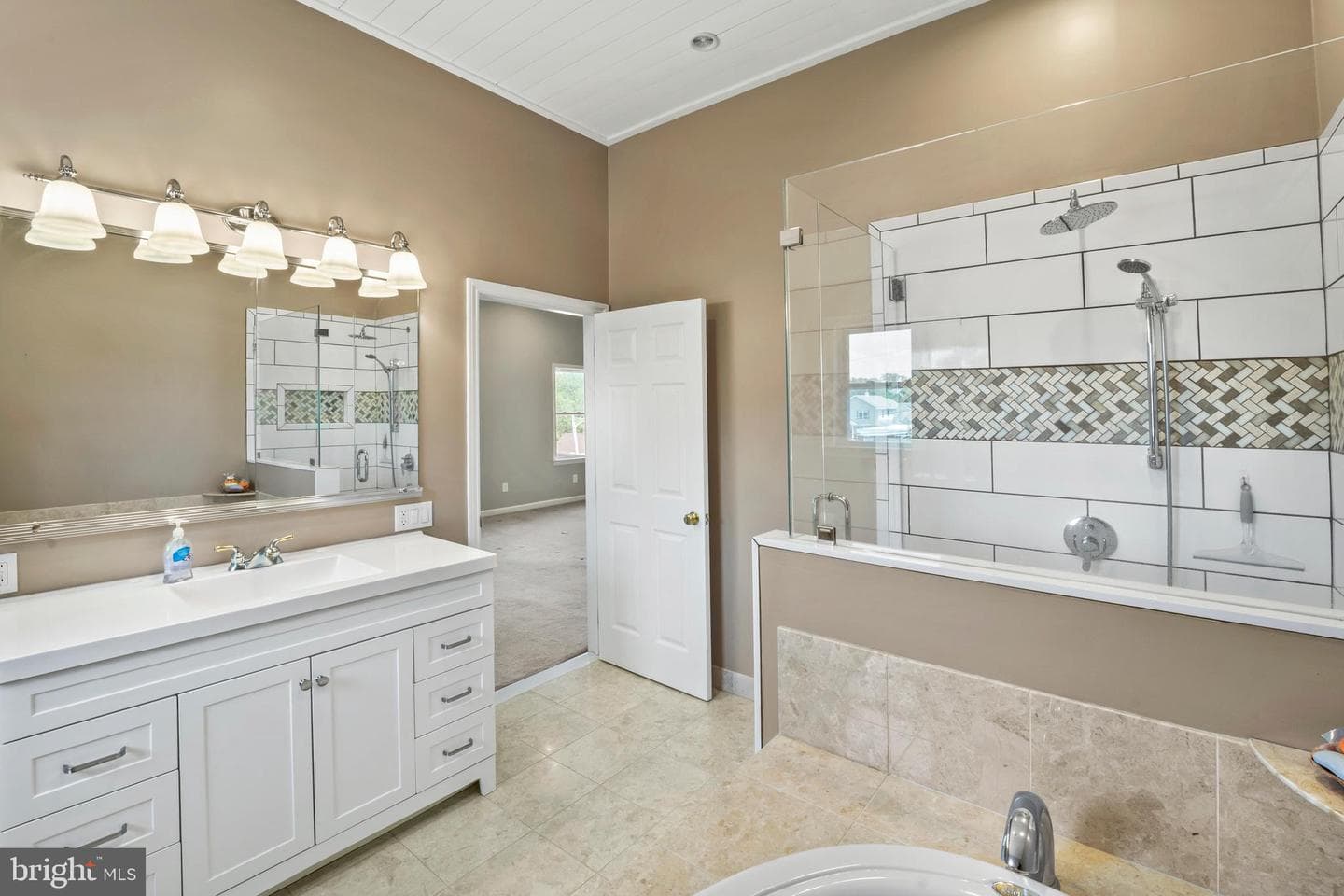 51 E Ann Road photo 37