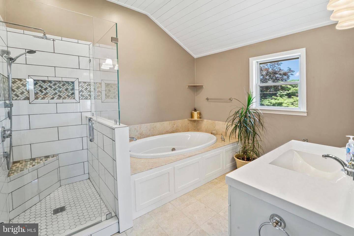 51 E Ann Road photo 38