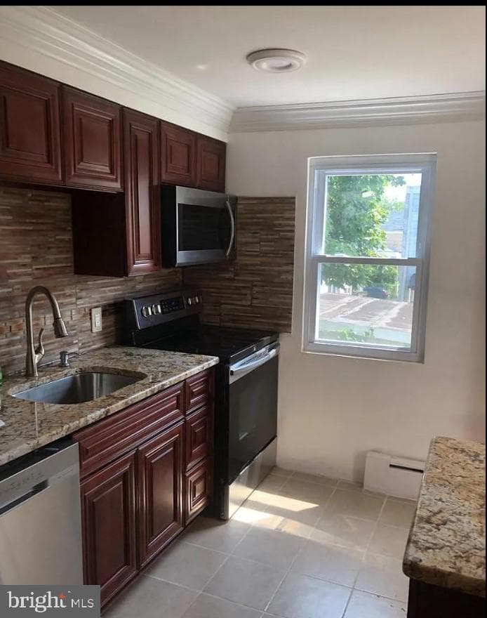 587 Larchwood Avenue photo 4