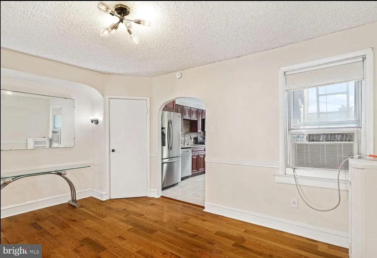 587 Larchwood Avenue photo 7