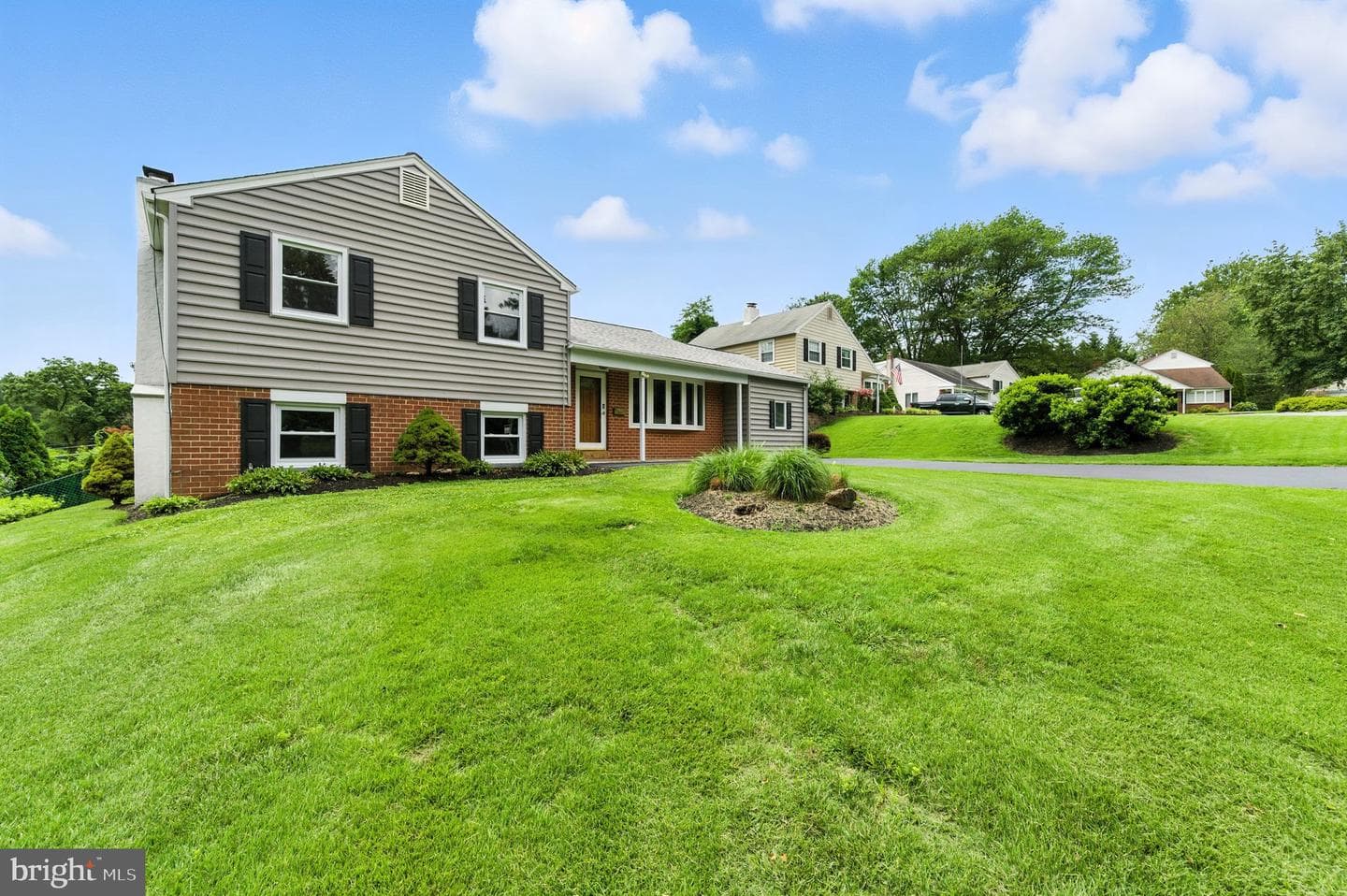 114 Woodview Lane photo 3