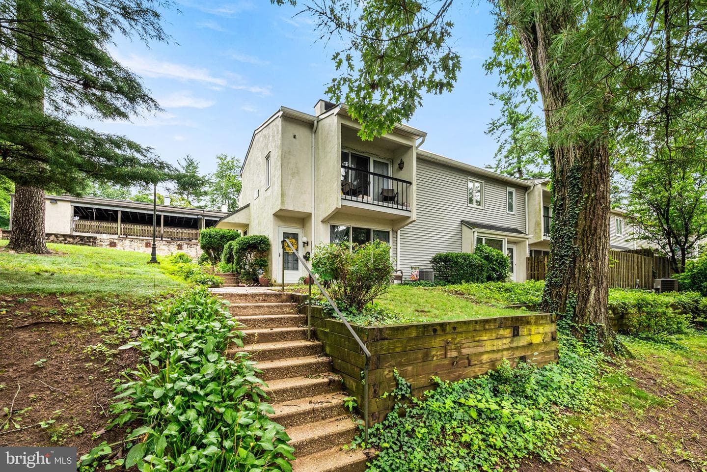239 E Chelsea Circle photo 1