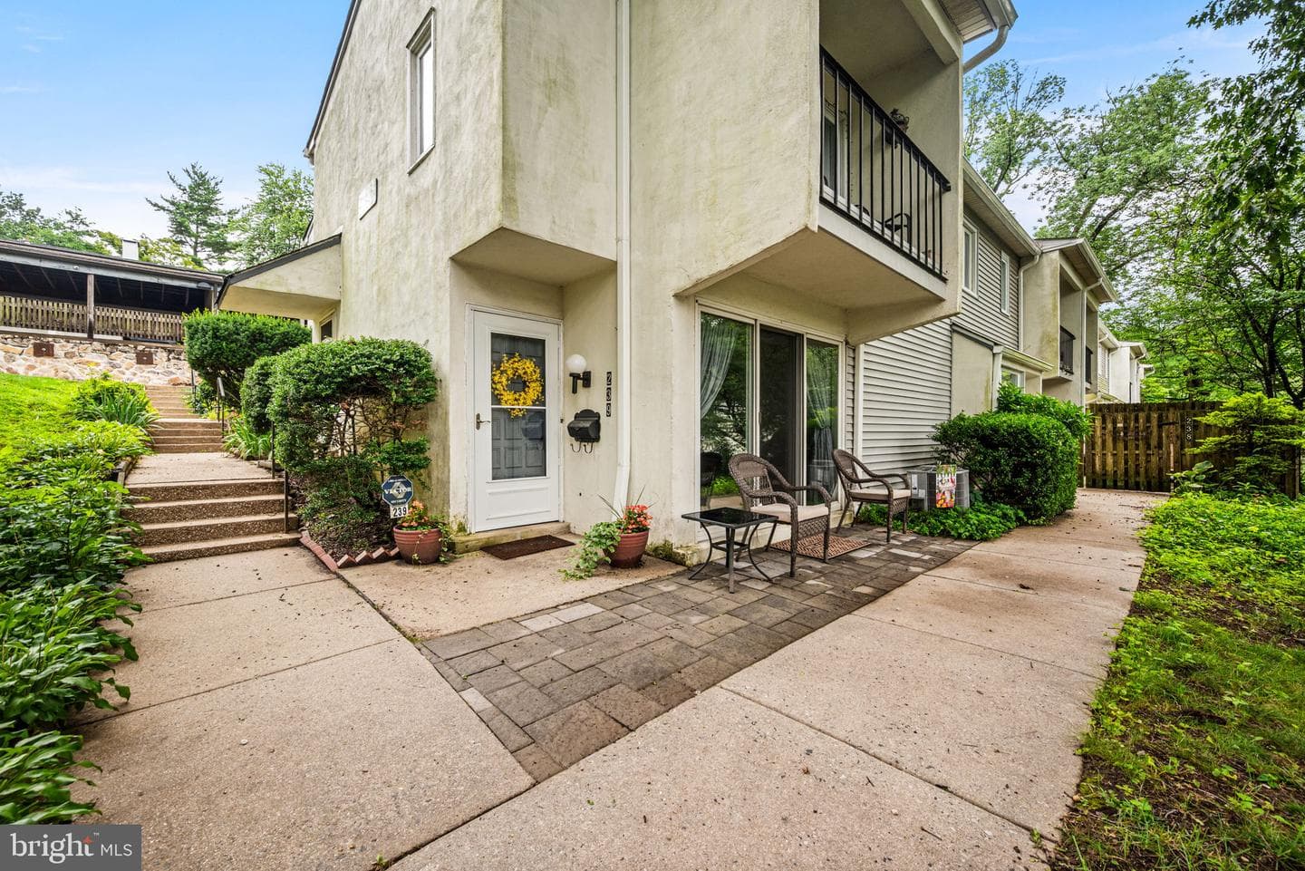 239 E Chelsea Circle photo 2