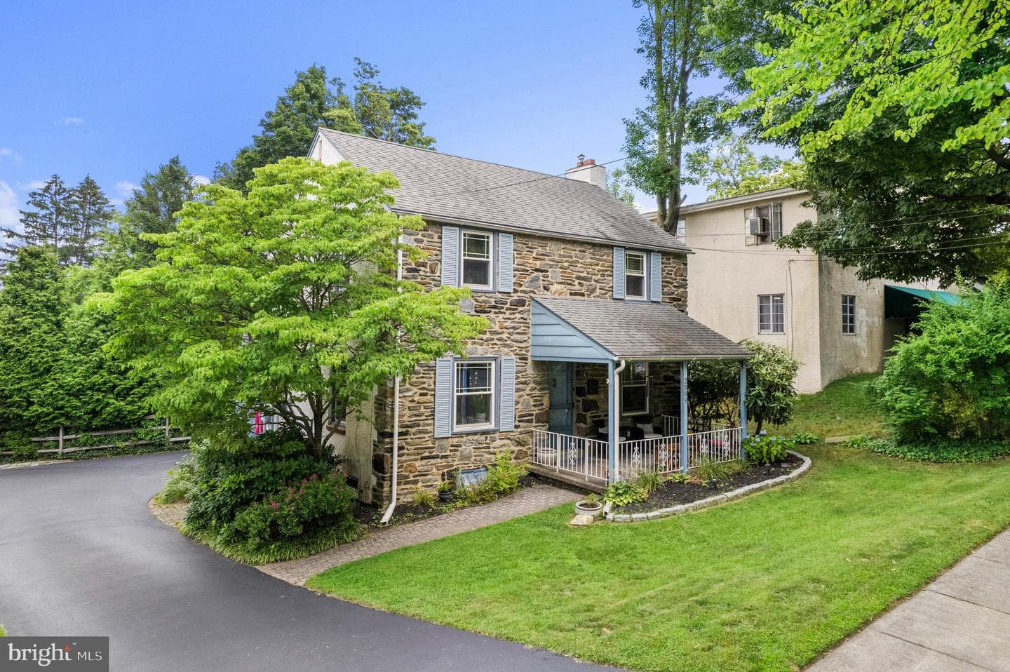 2589 Radcliffe Road photo 2