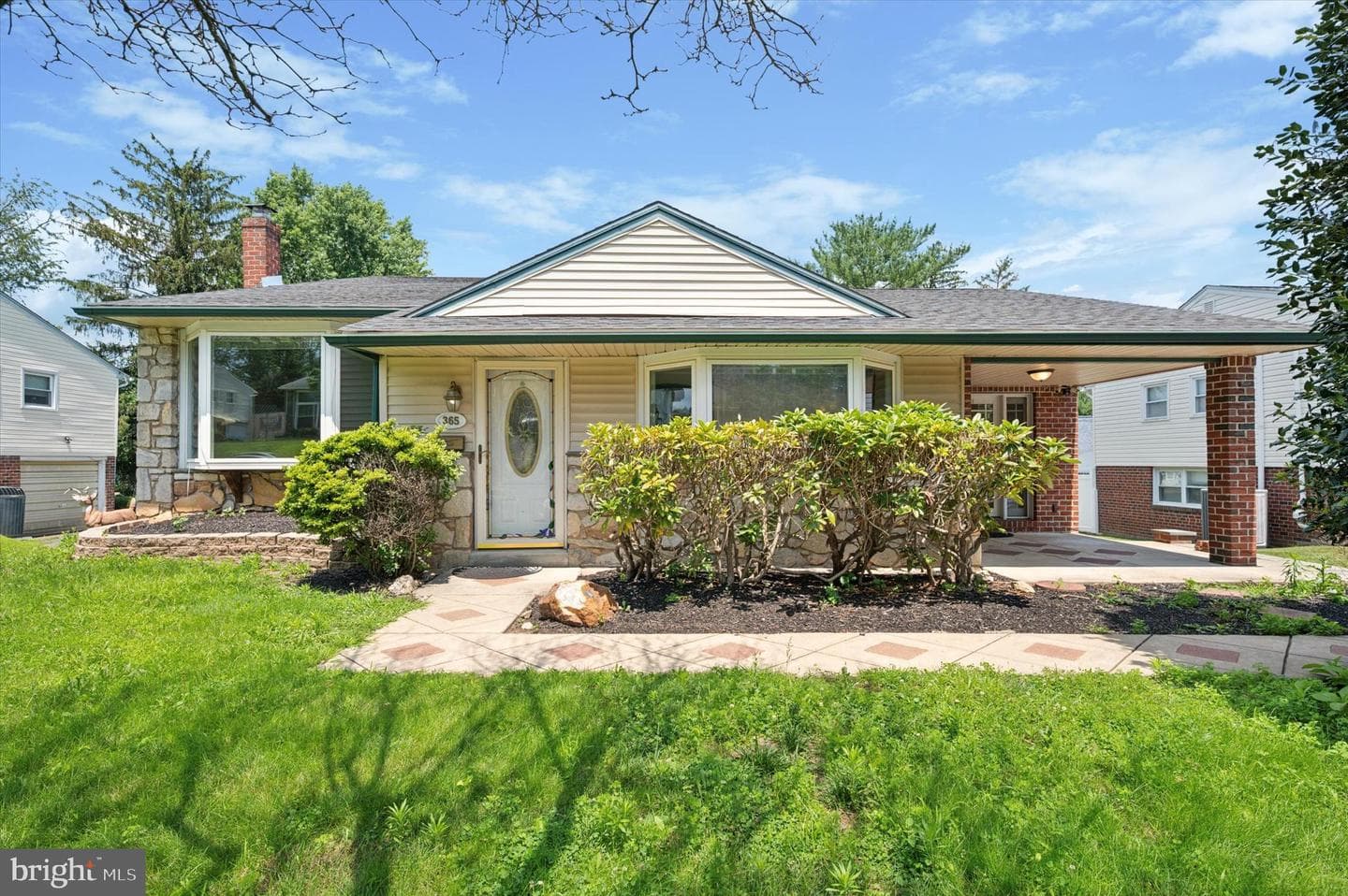 365 Robinson Drive photo 1