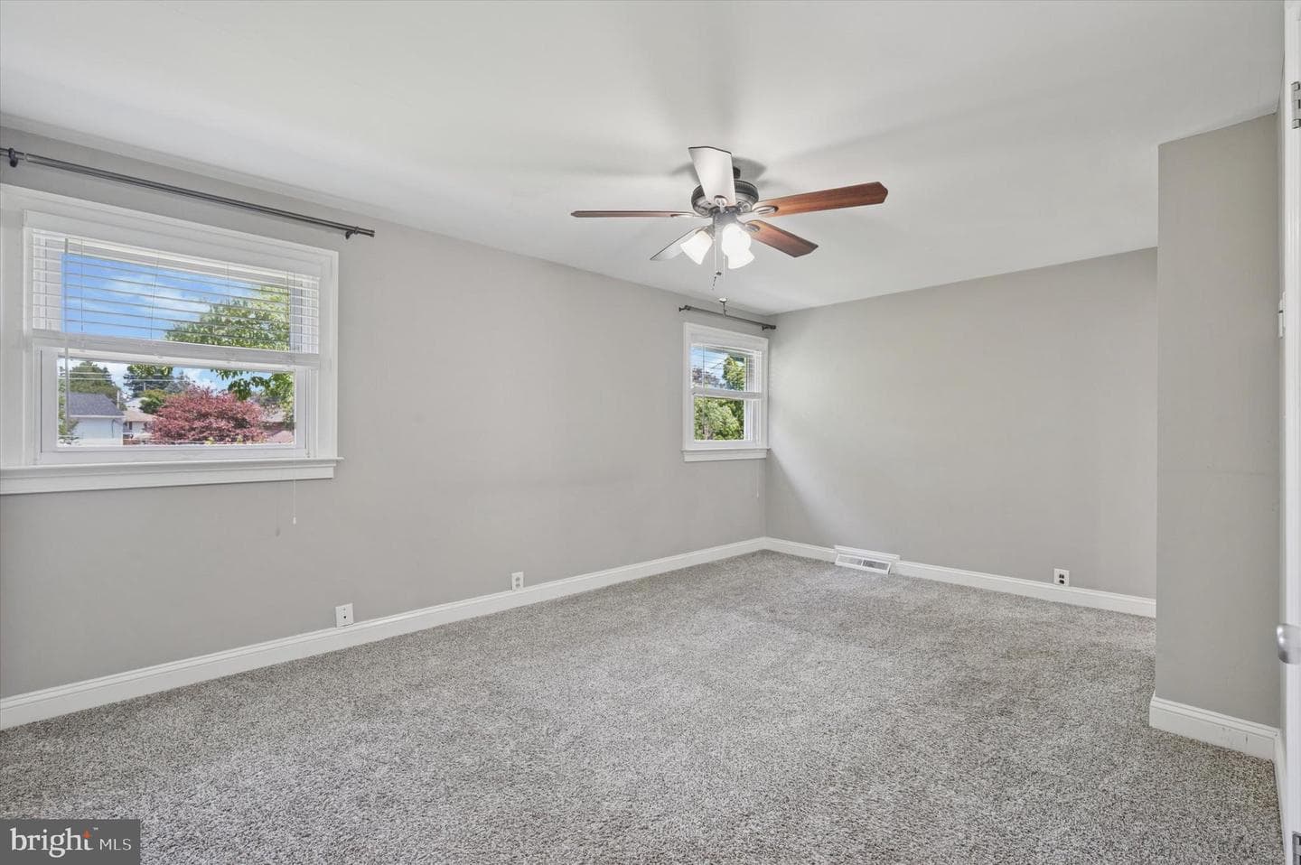365 Robinson Drive photo 15