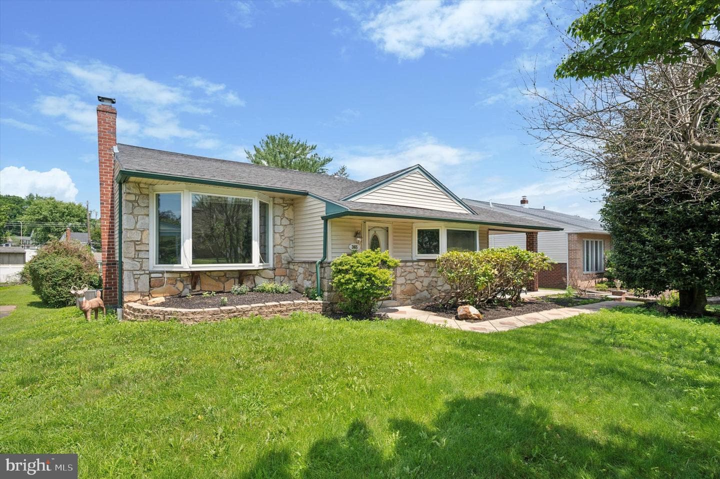 365 Robinson Drive photo 2