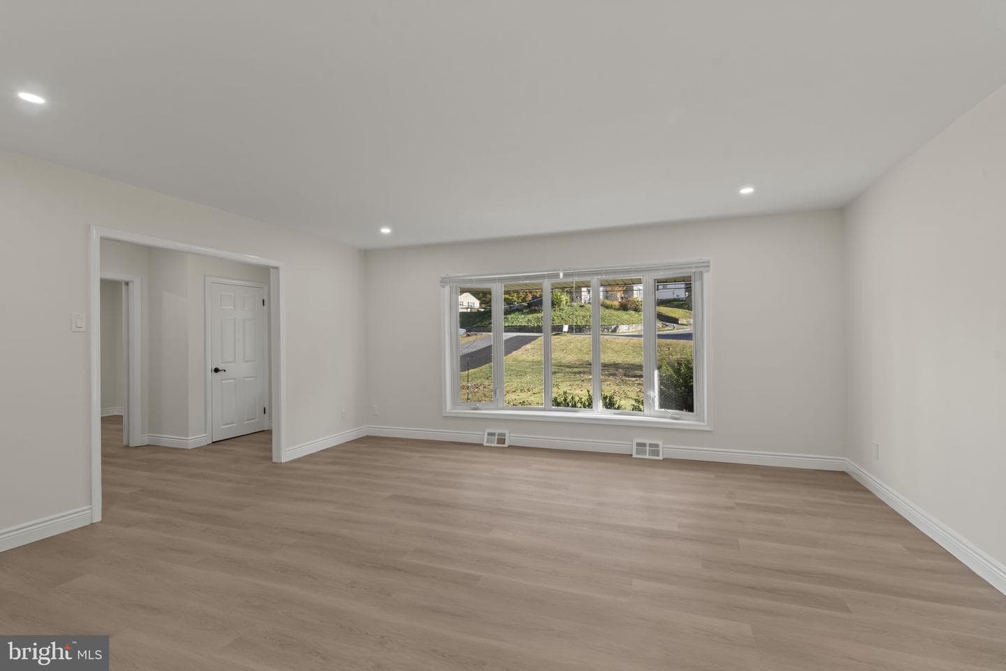220 Glendale Road photo 10