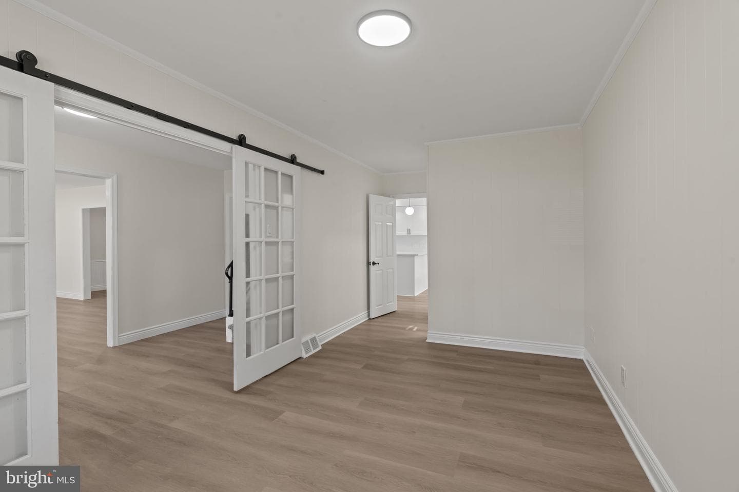220 Glendale Road photo 8