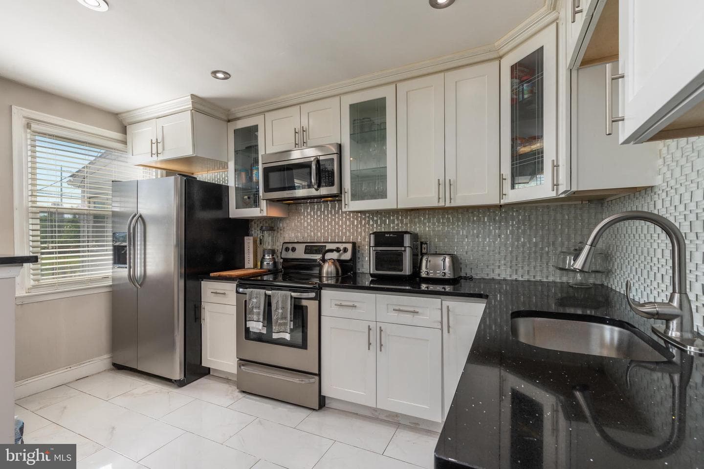22 King Avenue photo 7