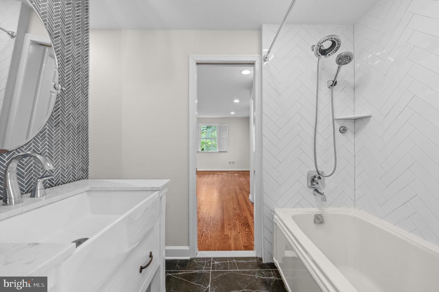 813 Malin Road photo 47