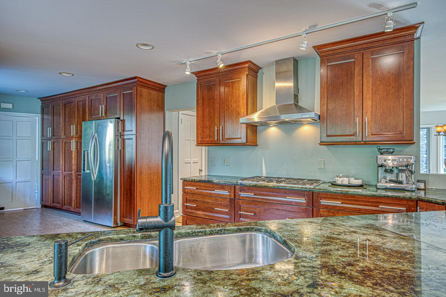 213 Highland Avenue photo 37