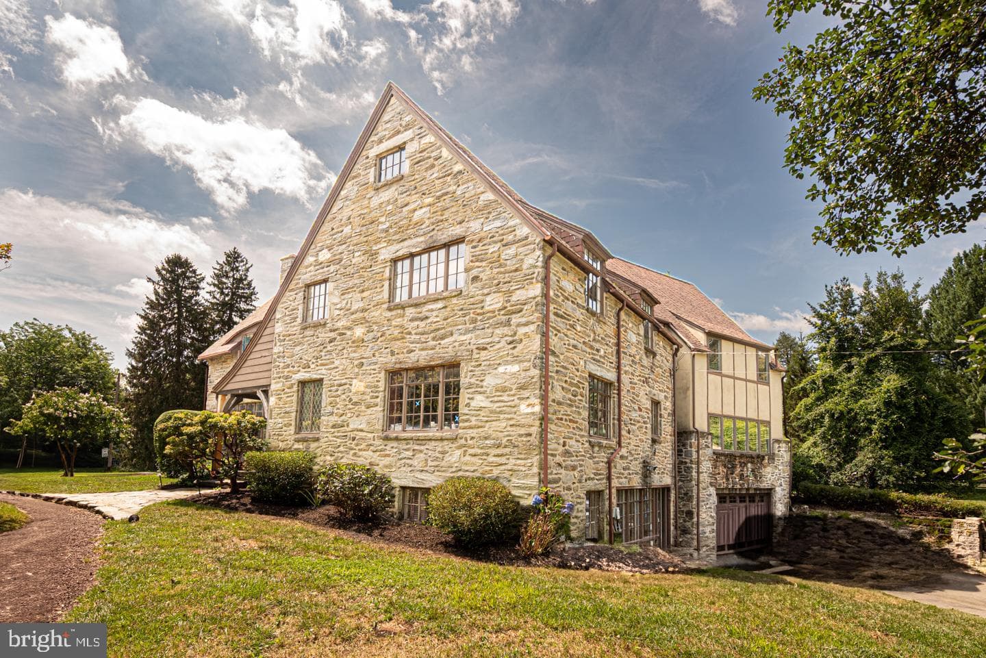 213 Highland Avenue photo 8