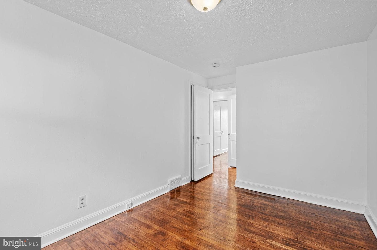 230 W Washington Avenue photo 13