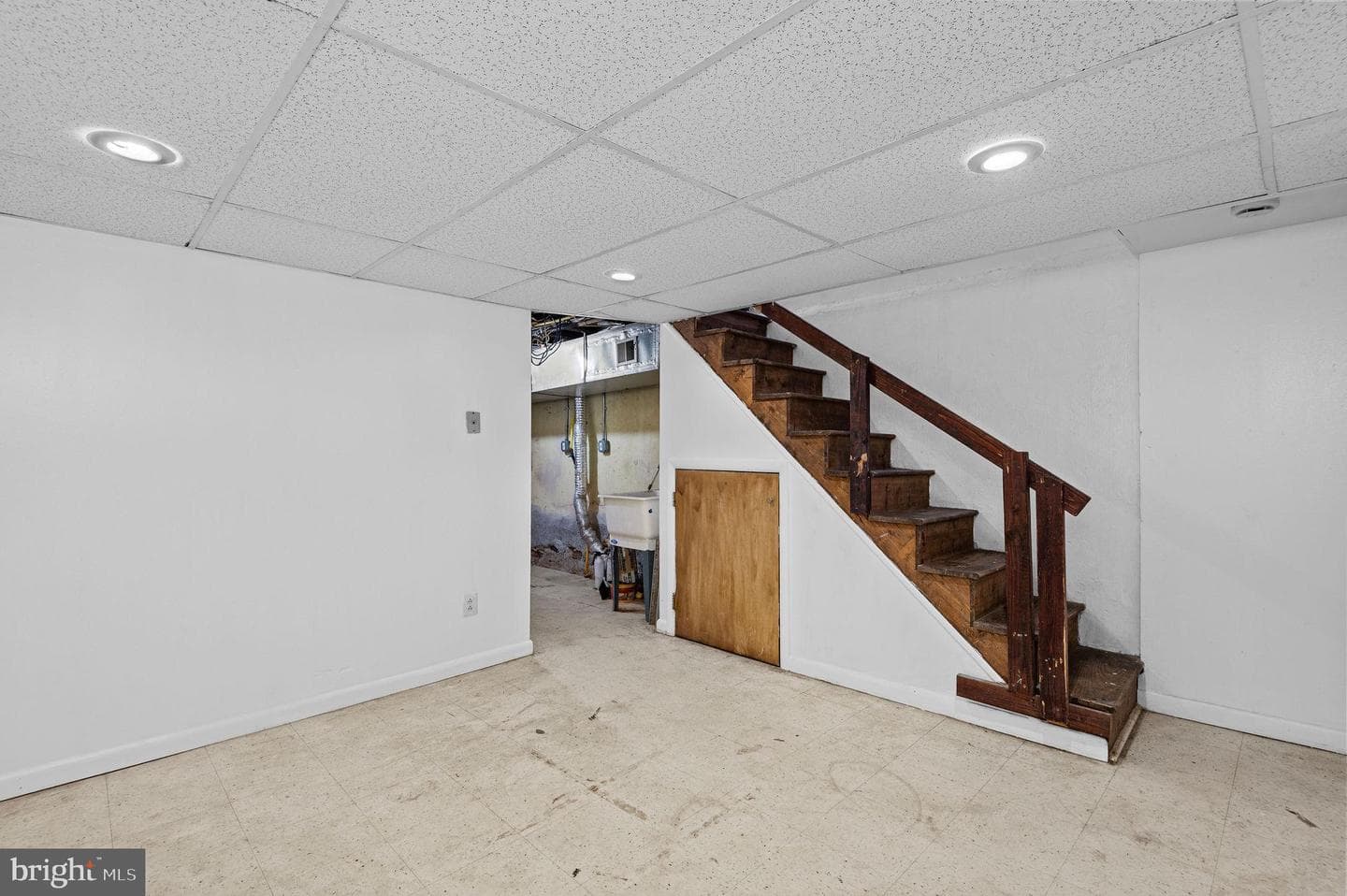 230 W Washington Avenue photo 18