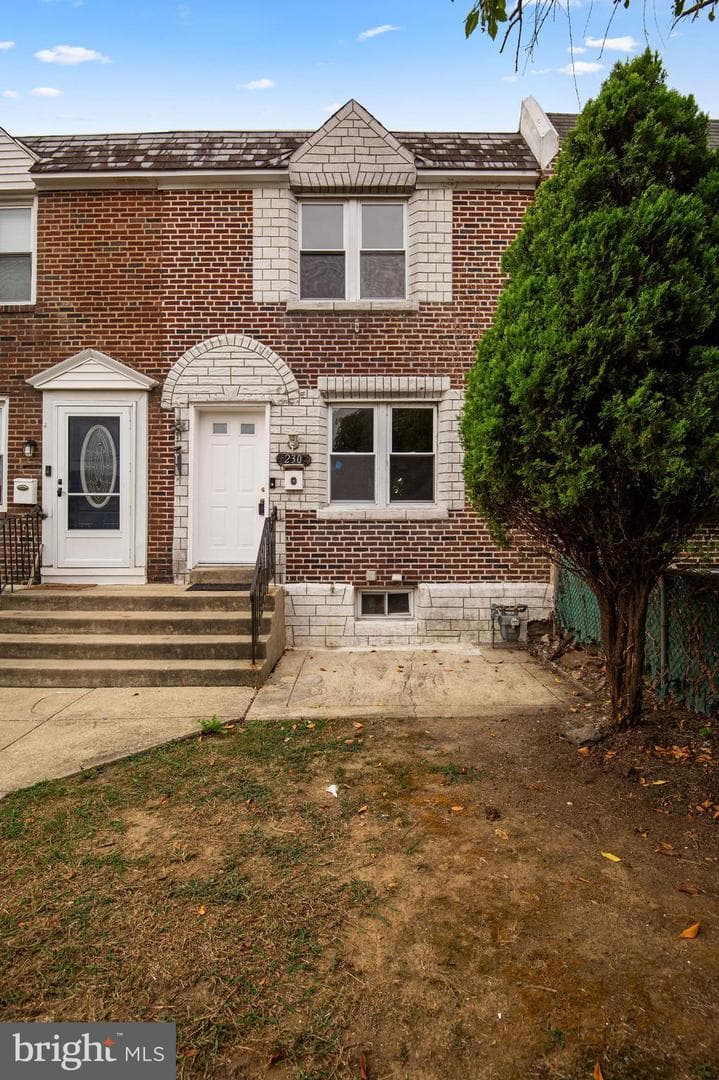 230 W Washington Avenue photo 2