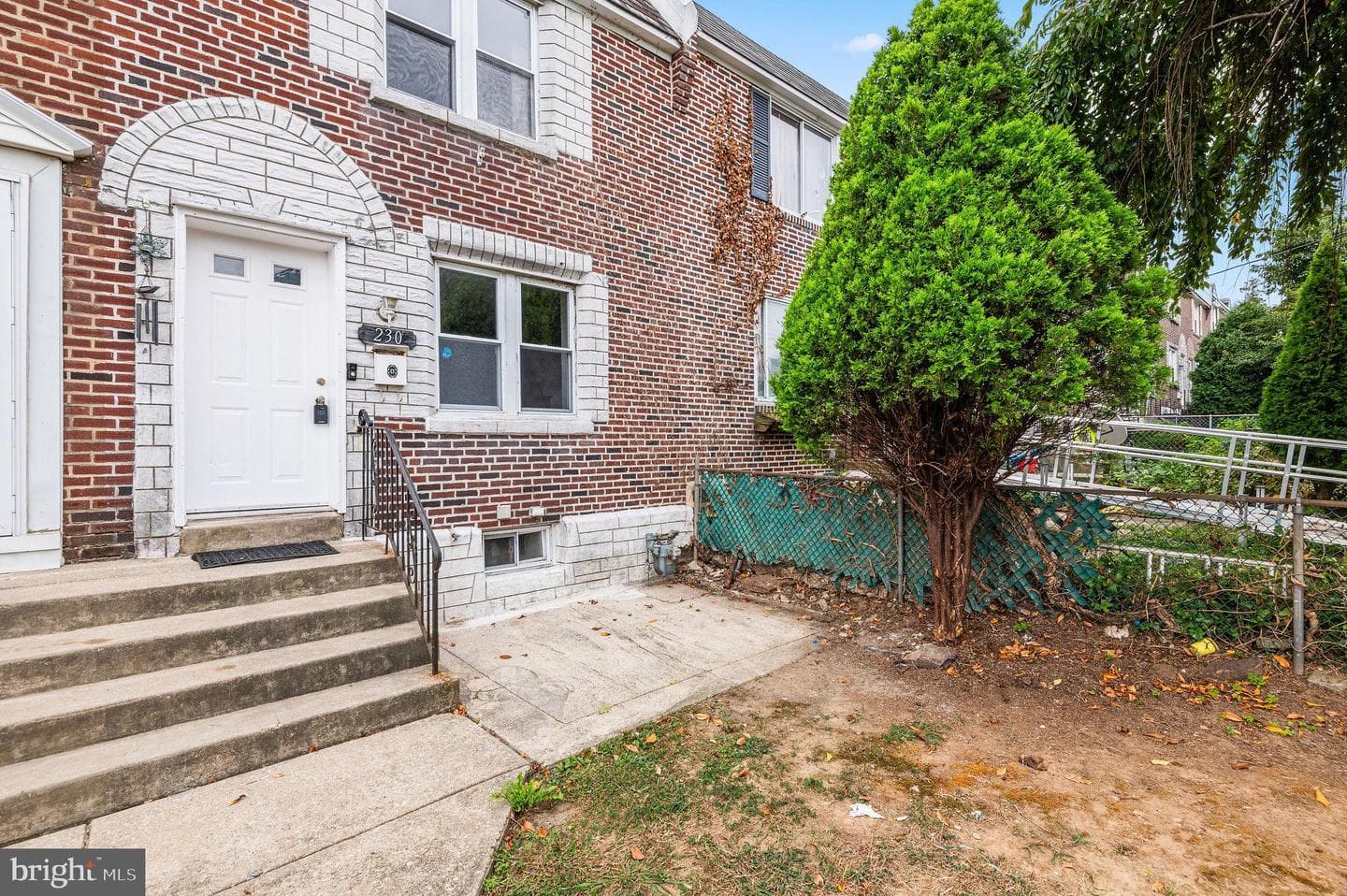 230 W Washington Avenue photo 3