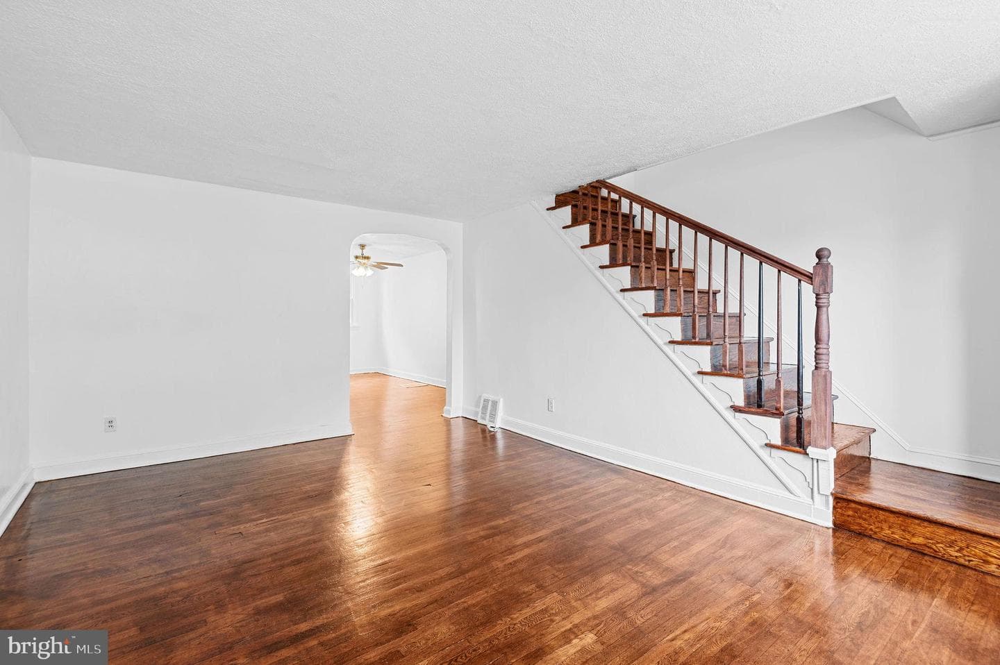 230 W Washington Avenue photo 4