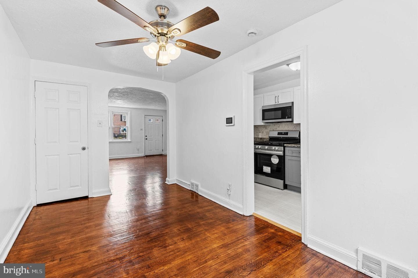 230 W Washington Avenue photo 7