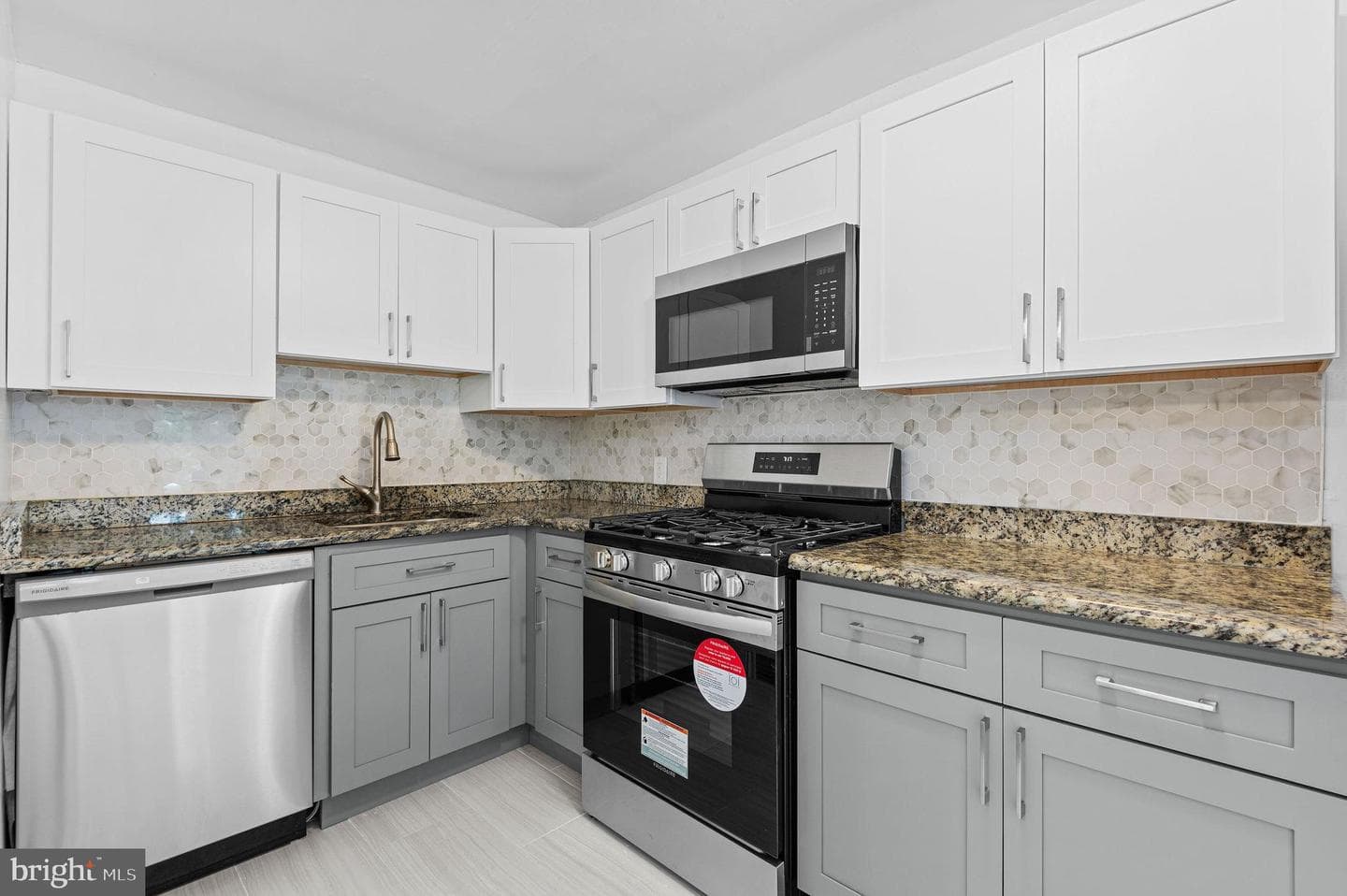 230 W Washington Avenue photo 8