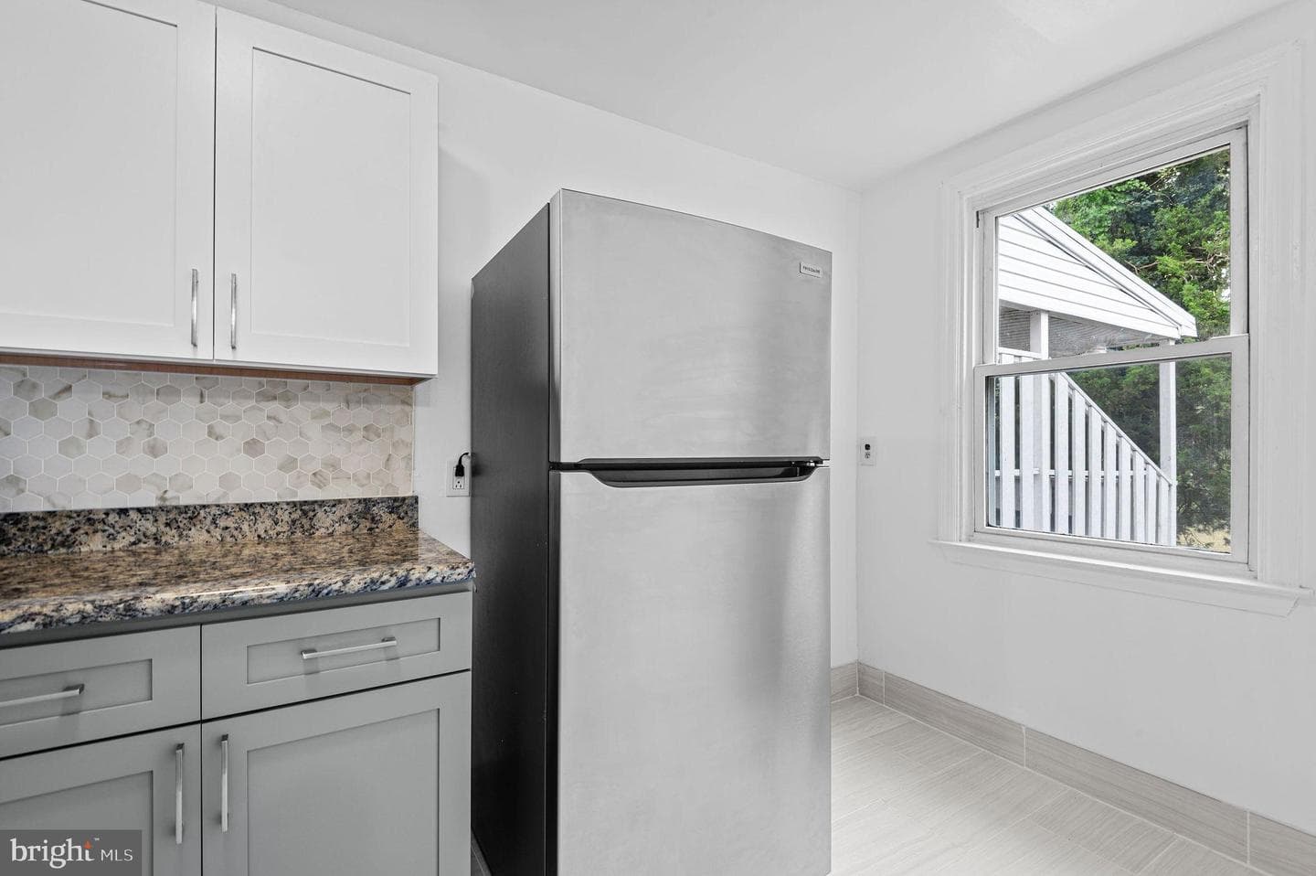 230 W Washington Avenue photo 9
