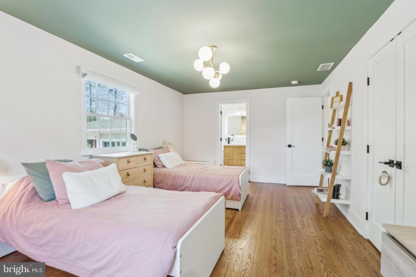 414 Barclay Road photo 49