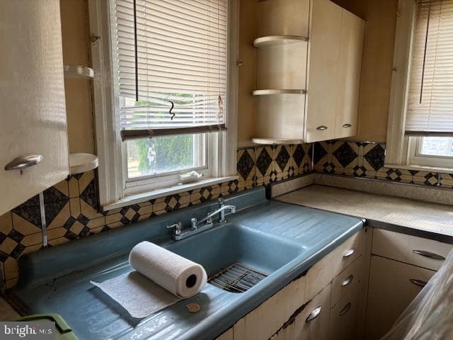216 Woodlawn Avenue photo 8