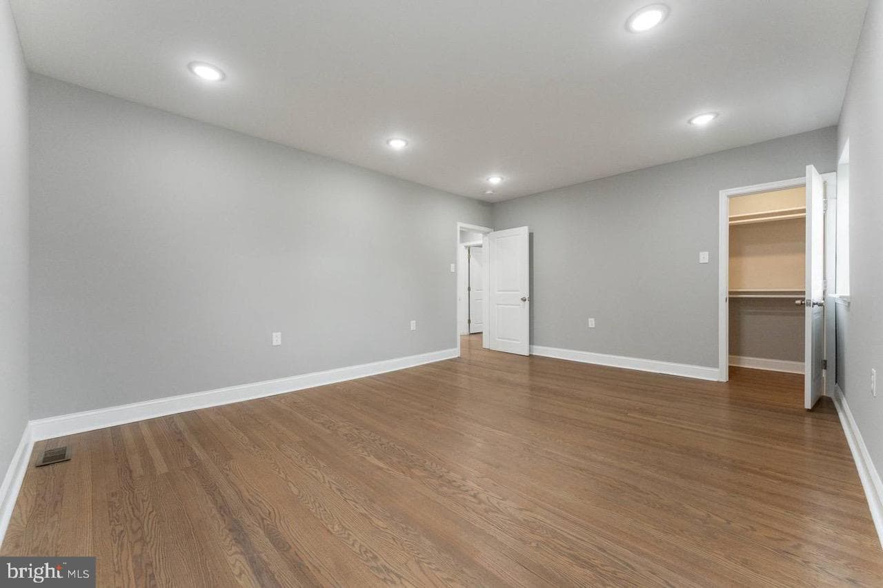 1305 Longacre Boulevard N photo 10