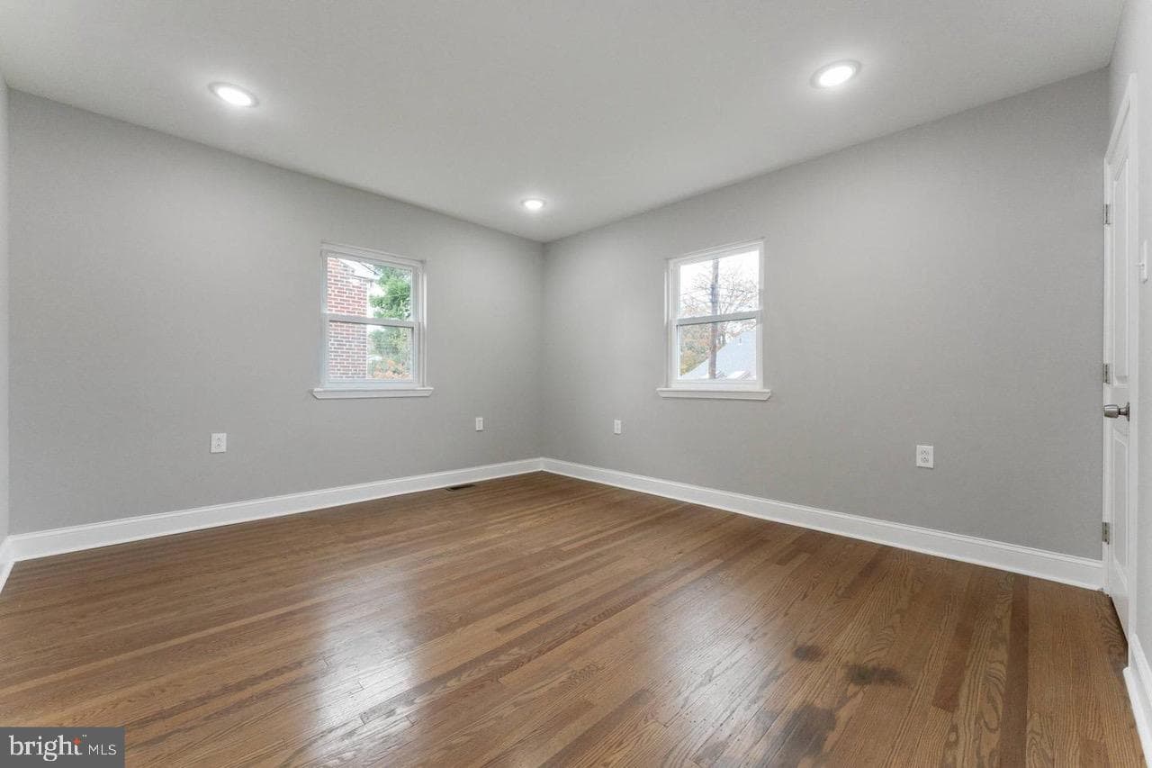 1305 Longacre Boulevard N photo 11