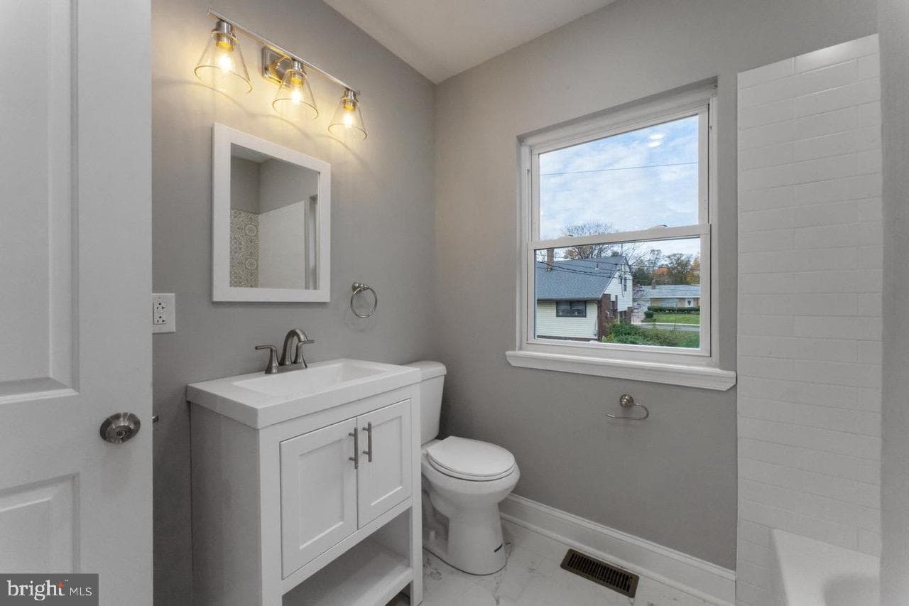 1305 Longacre Boulevard N photo 12