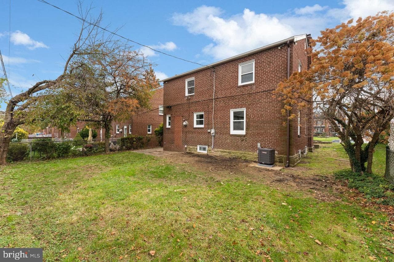 1305 Longacre Boulevard N photo 15