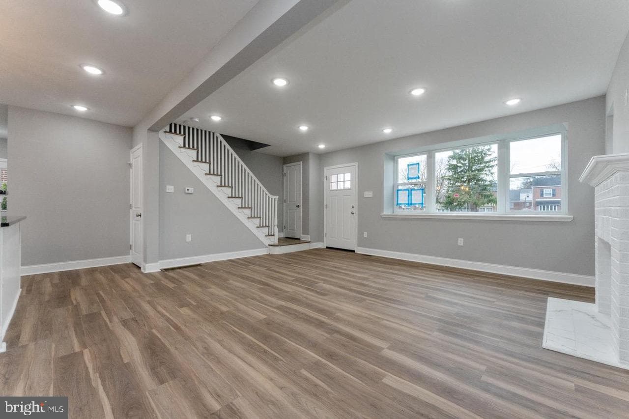 1305 Longacre Boulevard N photo 2