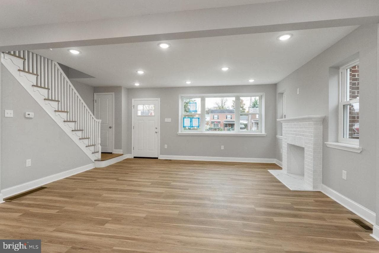 1305 Longacre Boulevard N photo 3