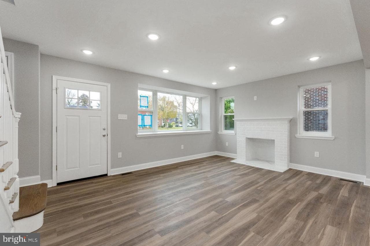 1305 Longacre Boulevard N photo 4