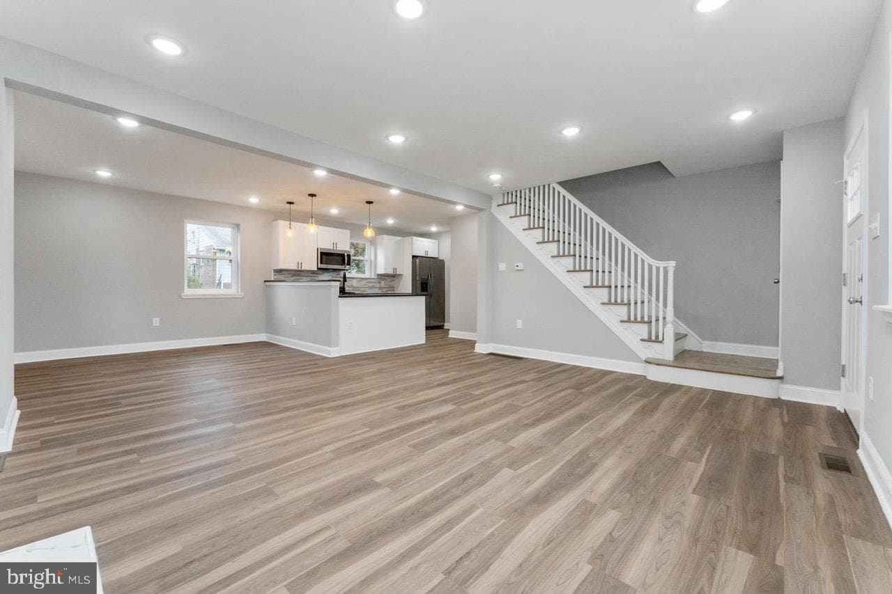 1305 Longacre Boulevard N photo 6