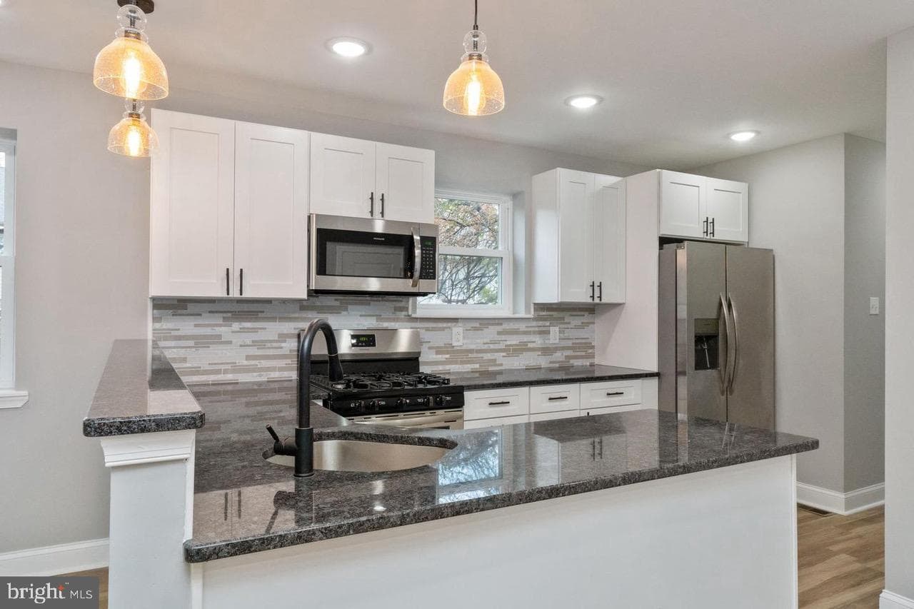 1305 Longacre Boulevard N photo 7