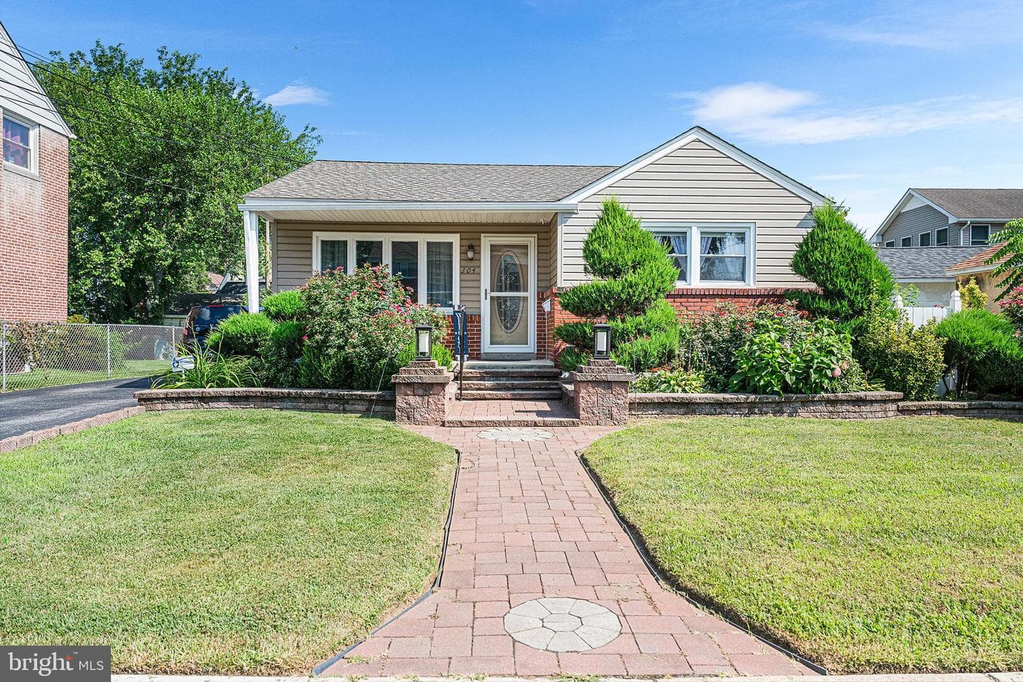 304 Russell Street photo 1
