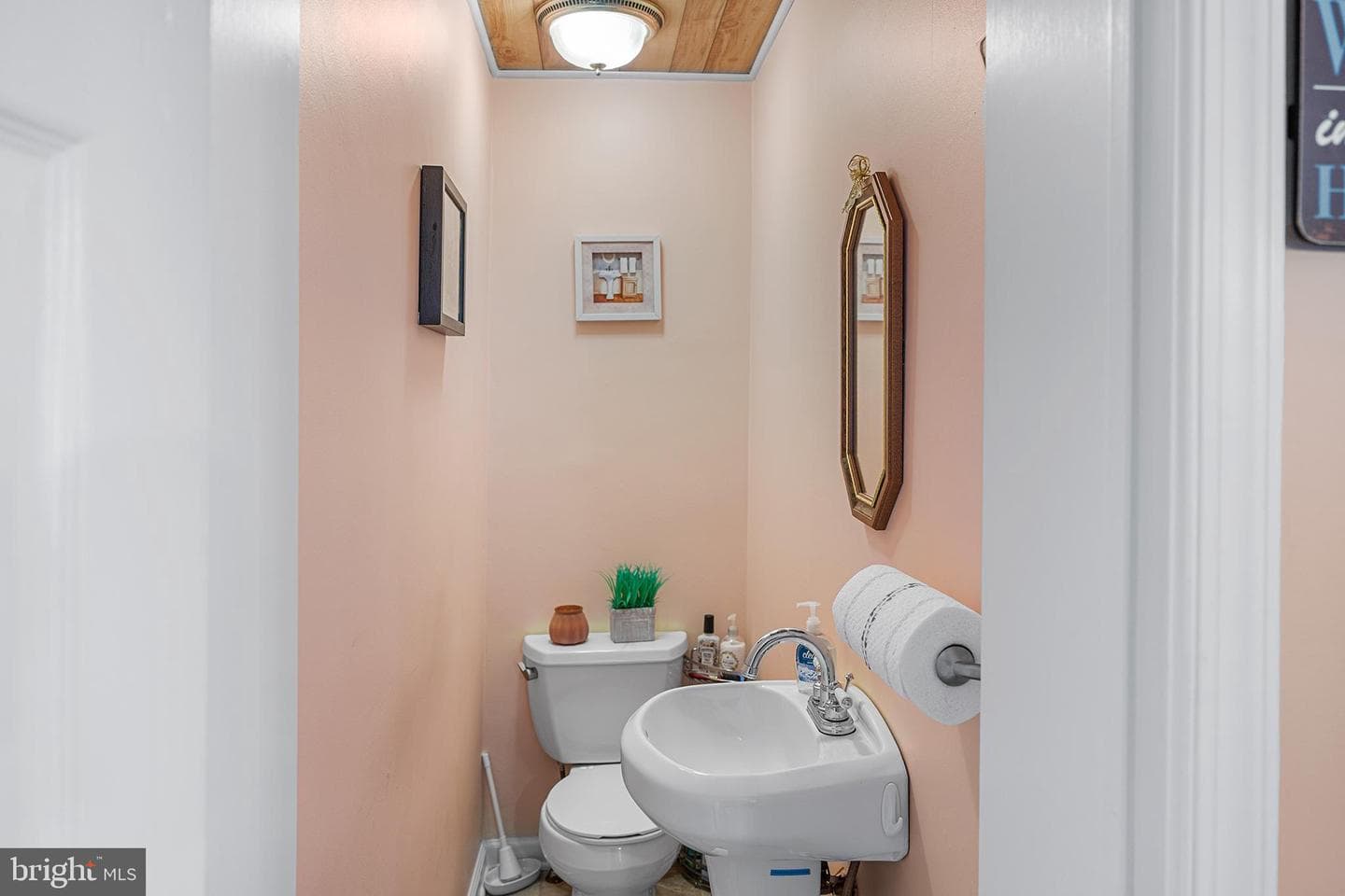 304 Russell Street photo 14