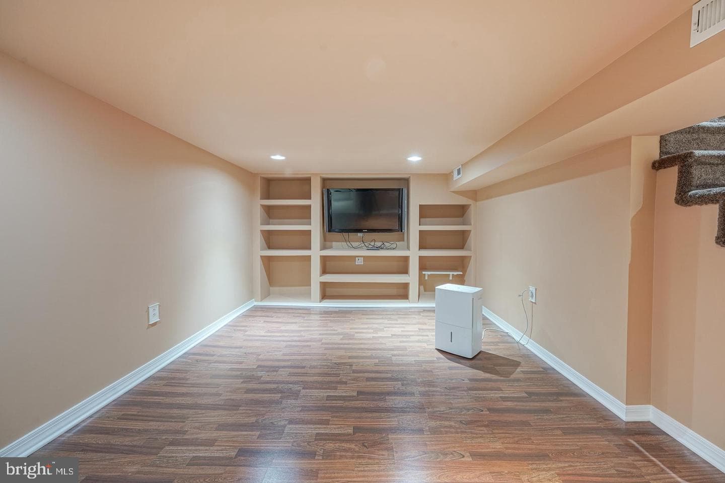 304 Russell Street photo 24