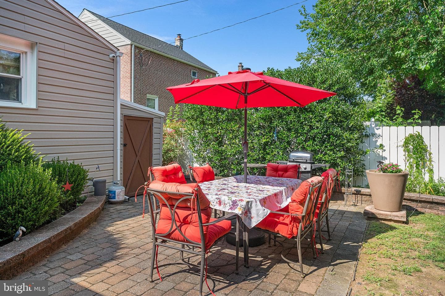 304 Russell Street photo 28