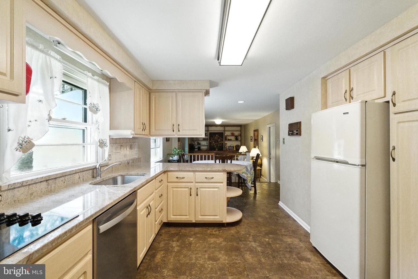 213 Fairfield Drive photo 9