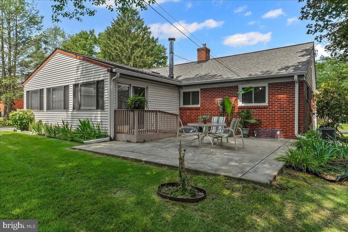 303 Harvard Avenue photo 2