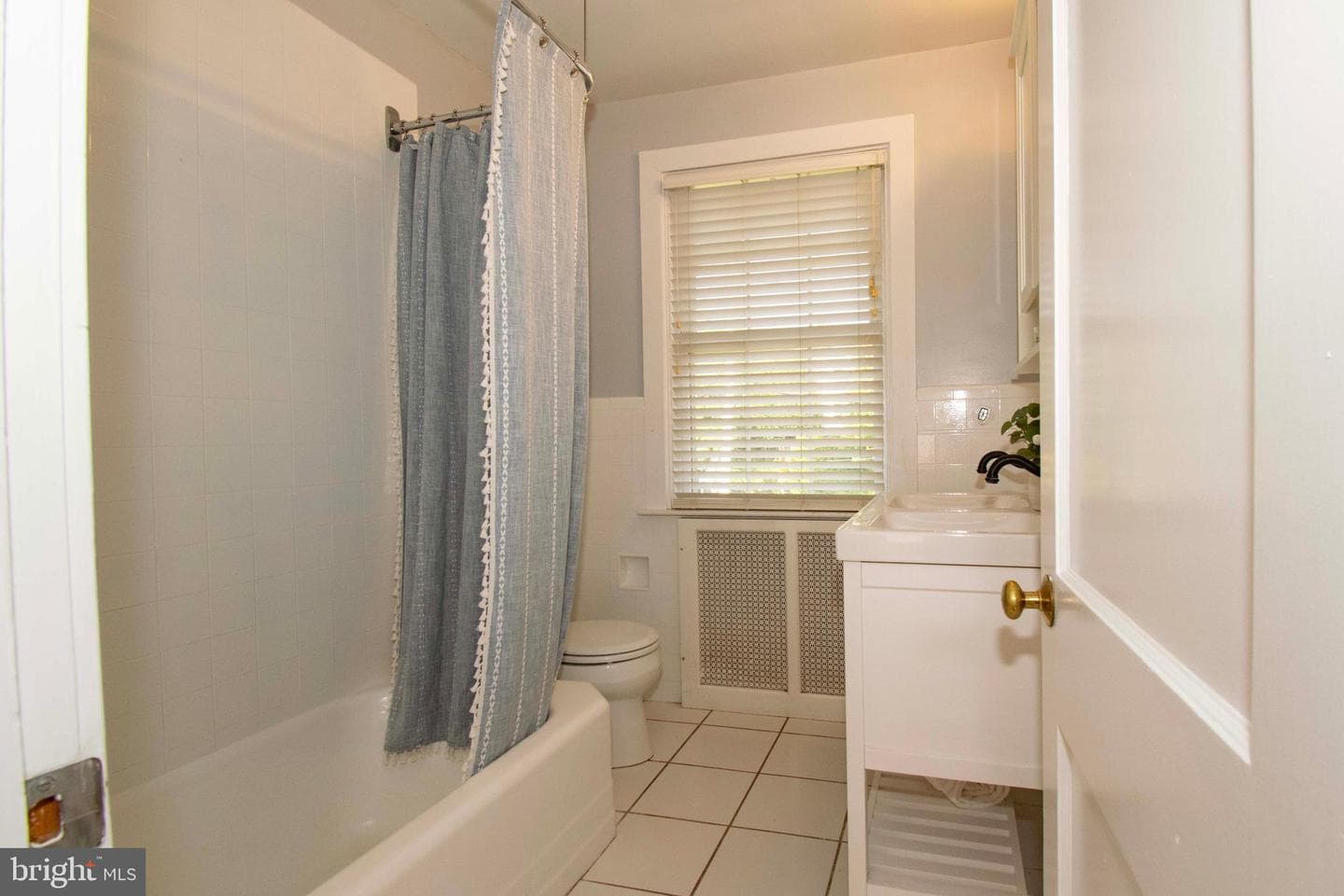 501 E Manoa Road photo 29