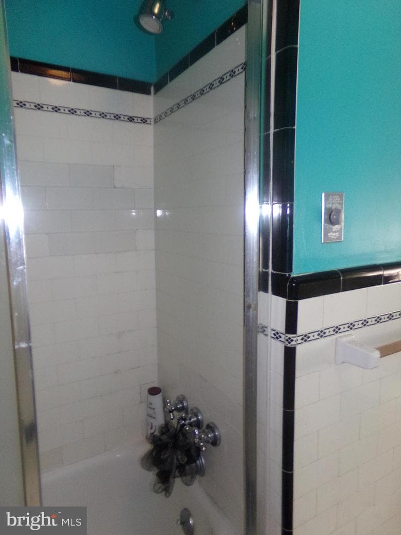 157 W Plumstead Avenue photo 36
