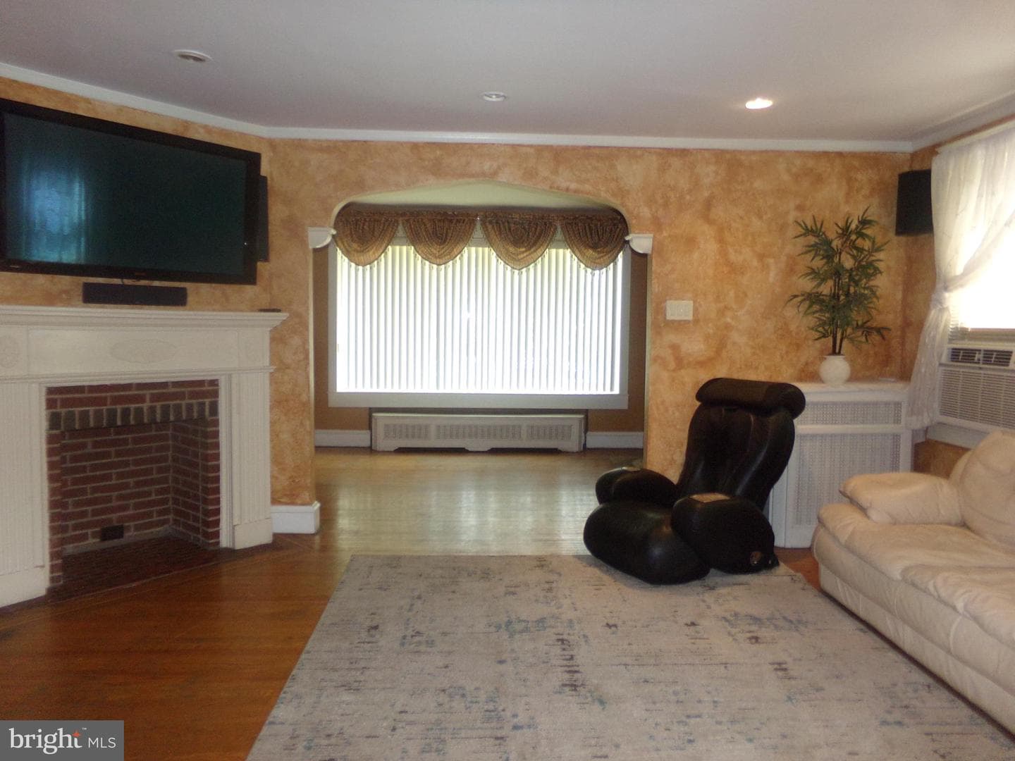 157 W Plumstead Avenue photo 7