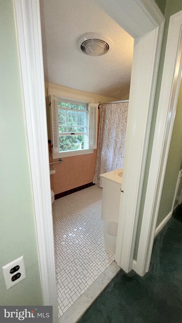 415 W Grays Avenue photo 10