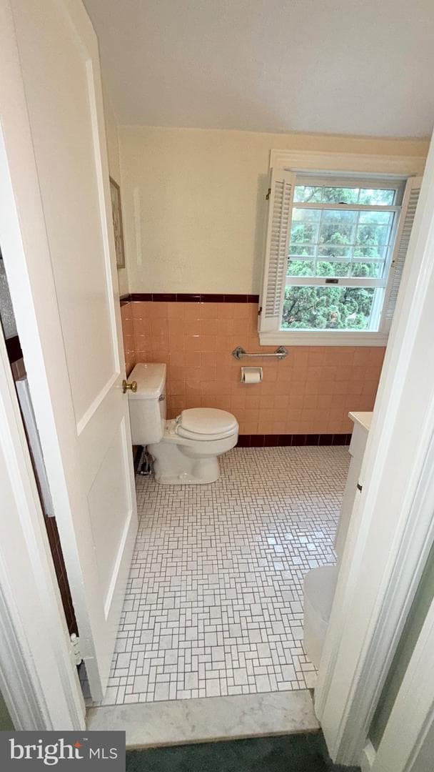 415 W Grays Avenue photo 11