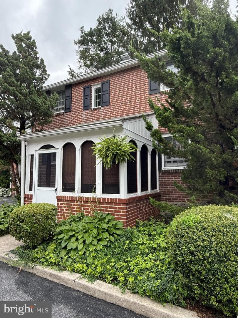 415 W Grays Avenue photo 2
