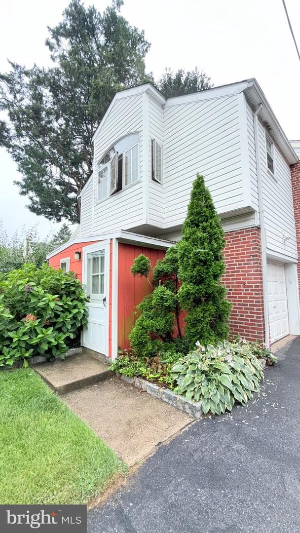 415 W Grays Avenue photo 27